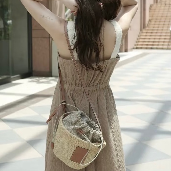 Loewe 草編水桶包 竹編包-3