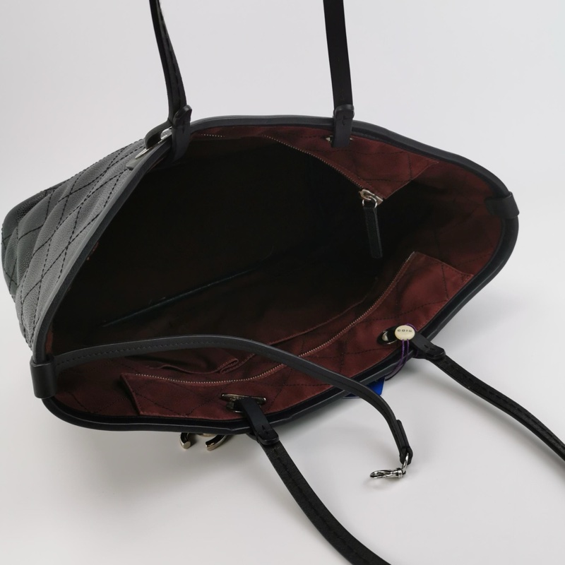 Chanel 牛皮純色菱格絎縫單肩包 尺寸約33x29-5