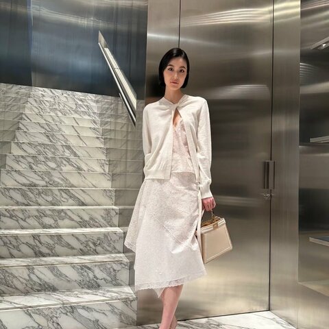 FENDI 山茶花白Peekaboo ISeeu 手提肩背斜背包28*21*12 99新配件塵袋 雨衣 吊牌