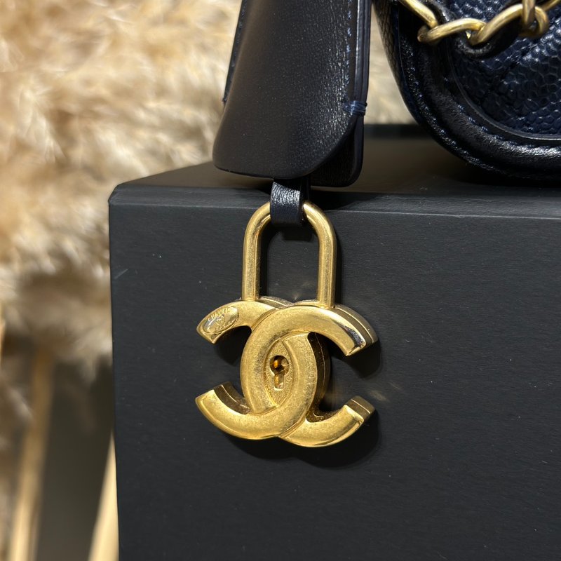 CHANEL Vanity case - 大號深藍24開-17