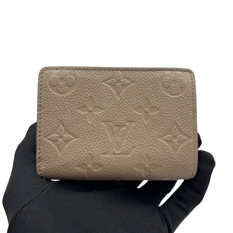 【美收精品】LOUIS VUITTON 奶茶色牛皮壓紋釦式短夾 C-408【隔月月中將轉賣至日本 上架期限30天】-0