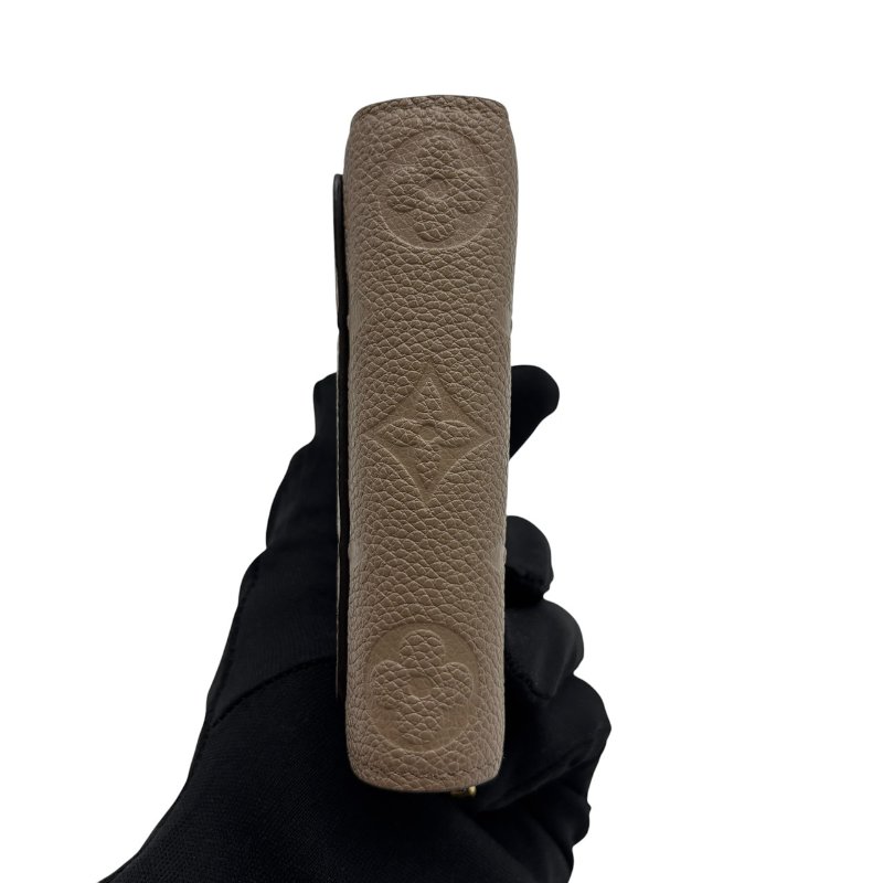 【美收精品】LOUIS VUITTON 奶茶色牛皮壓紋釦式短夾 C-408【隔月月中將轉賣至日本 上架期限30天】-5