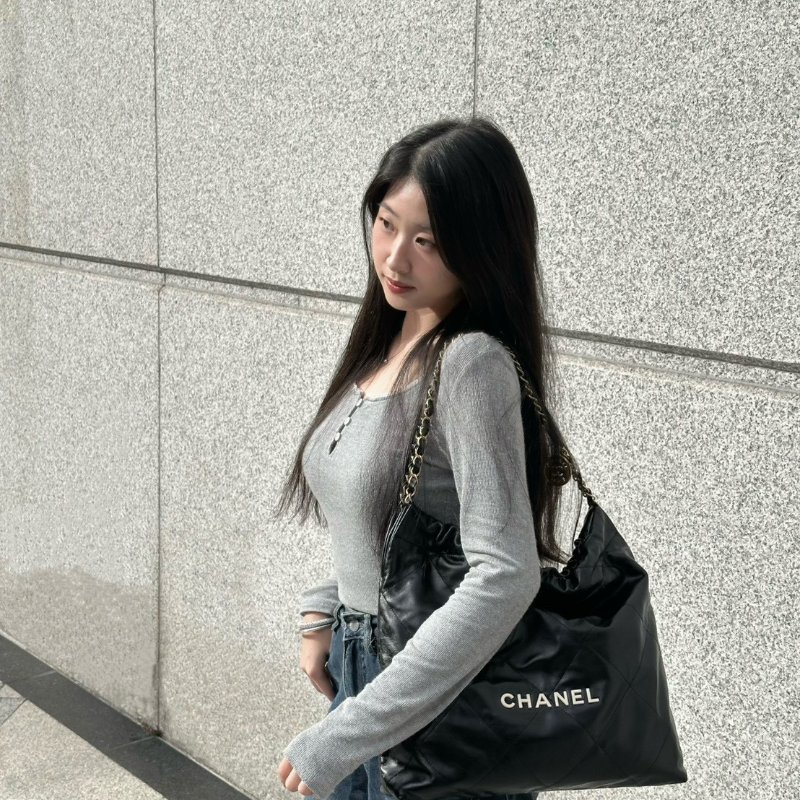 CHANEL 22 Bag - 小號白字黑金-12