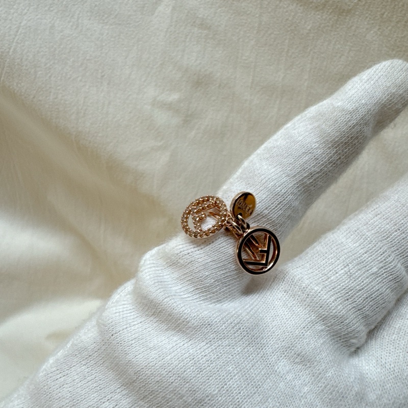 二手正品芬迪F is Fendi玫瑰金鑲鑽雙環戒指 Fendi戒指 Fendi金戒 Fendi配件-2