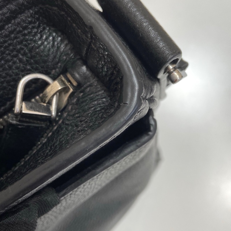 Prada/普拉達黑色荔枝紋牛皮男士單肩包  尺寸：20*8*26 附件：無。-6