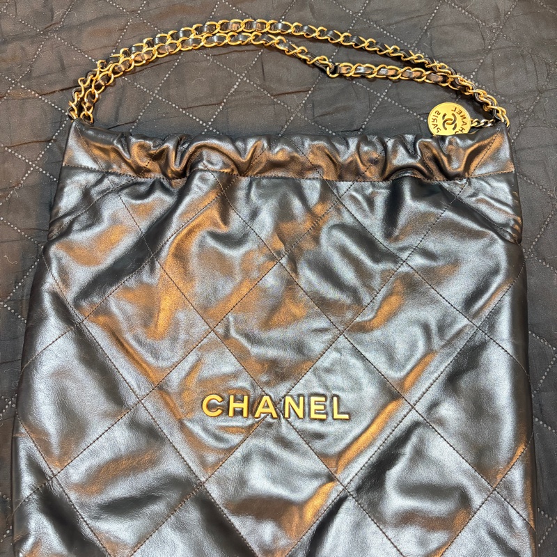 Chanel 22 中號 黑色金扣-0