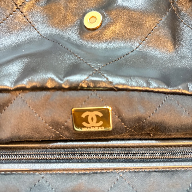 Chanel 22 中號 黑色金扣-10