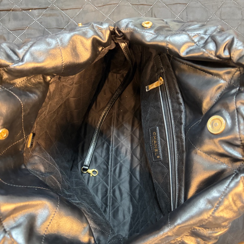 Chanel 22 中號 黑色金扣-11