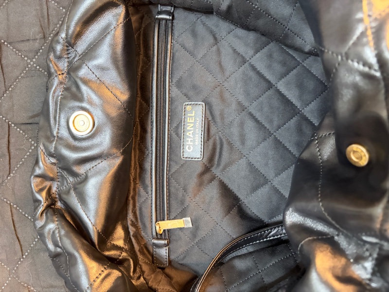 Chanel 22 中號 黑色金扣-12