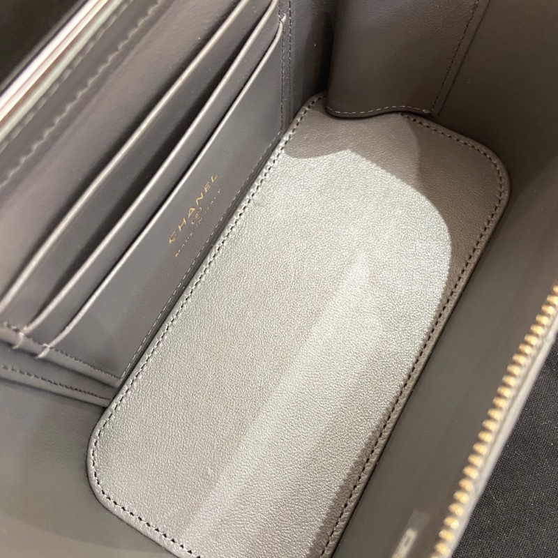 Chanel香奈兒深灰色菱格紋羊皮手柄長盒子包化妝包  芯片款 尺寸：9.5*16*8 附件：塵袋。-6