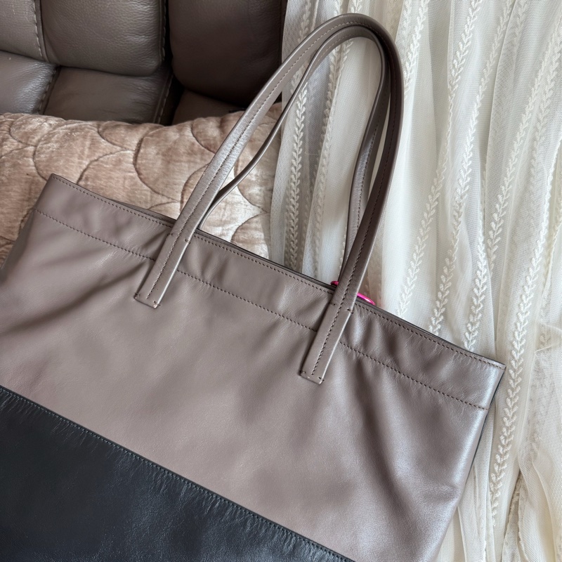 繆繆  托特包 手提包 通勤包 腋下包 黑色皮革 灰色皮革 大象灰 側背包 斜挎包 斜背包 褶皺鏈條包 miu miu ivy tote bag-4