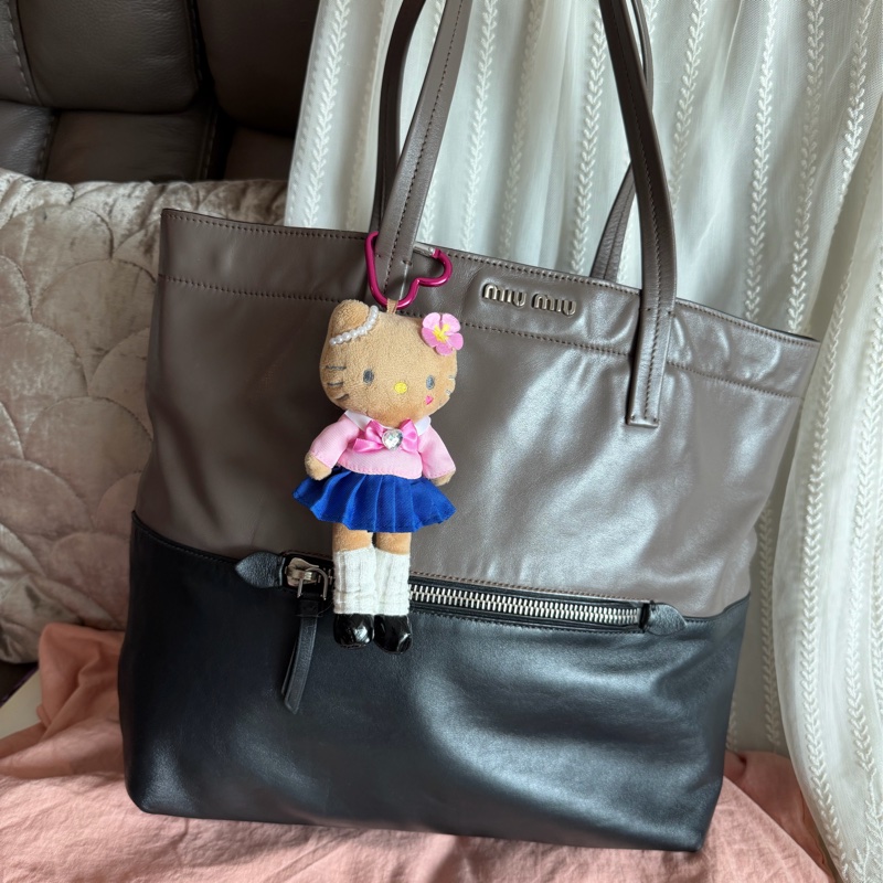 繆繆  托特包 手提包 通勤包 腋下包 黑色皮革 灰色皮革 大象灰 側背包 斜挎包 斜背包 褶皺鏈條包 miu miu ivy tote bag-6