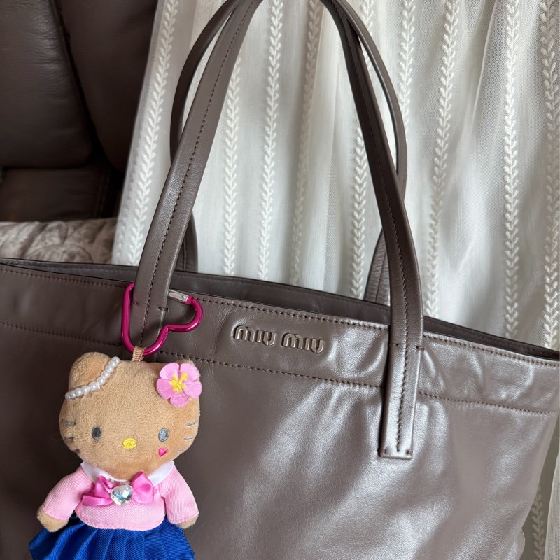 繆繆  托特包 手提包 通勤包 腋下包 黑色皮革 灰色皮革 大象灰 側背包 斜挎包 斜背包 褶皺鏈條包 miu miu ivy tote bag-7