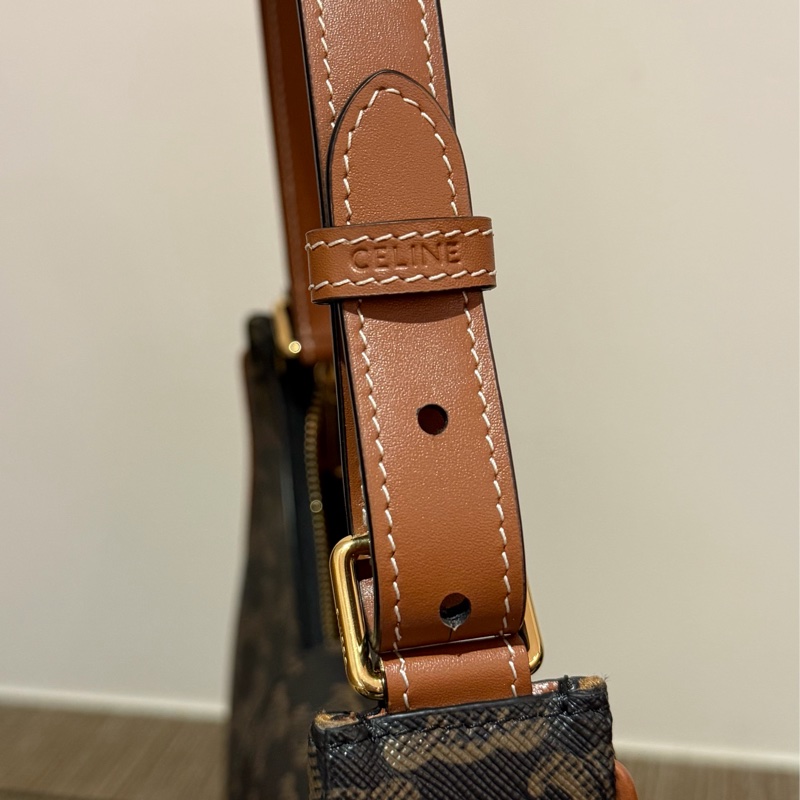 Celine AVA TRIOMPHE老花腋下包-4