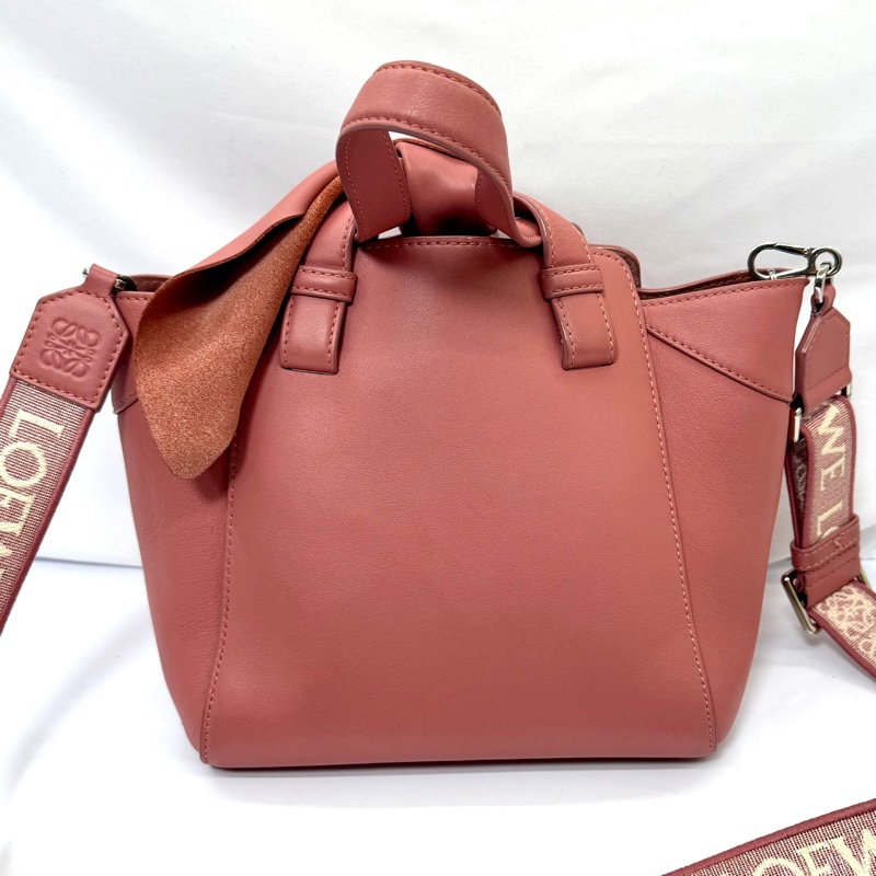 LOEWE 粉色吊床包 Nugget 小型兩用包-1