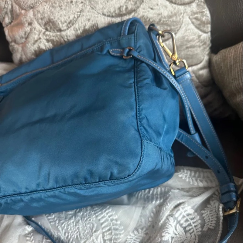 普拉達  郵差包 托特包 手提包 通勤包 腋下包 斜背包 蒂芬妮藍 灰色皮革 大象灰 側背包 斜挎包 斜背包 褶皺鏈條包 Prada tiffany blue Tessuto Saffiano-Trim Crossbody Bag/bag / messenger bag-12