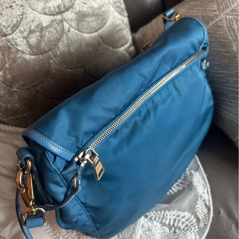 普拉達  郵差包 托特包 手提包 通勤包 腋下包 斜背包 蒂芬妮藍 灰色皮革 大象灰 側背包 斜挎包 斜背包 褶皺鏈條包 Prada tiffany blue Tessuto Saffiano-Trim Crossbody Bag/bag / messenger bag-14