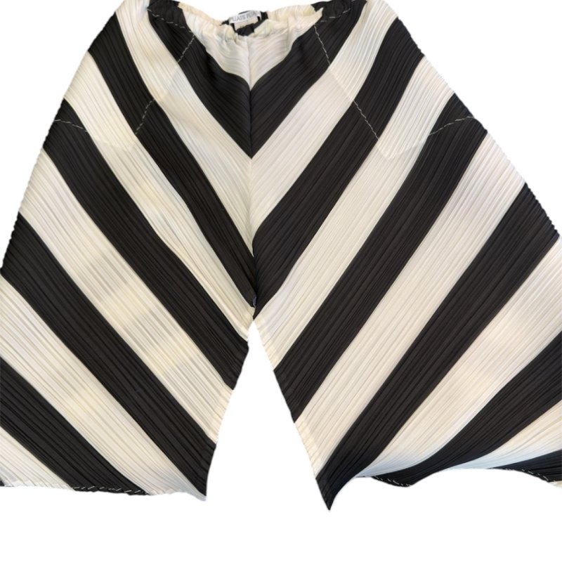 PLEATS PLEASE黑白條六分燈籠褲-1