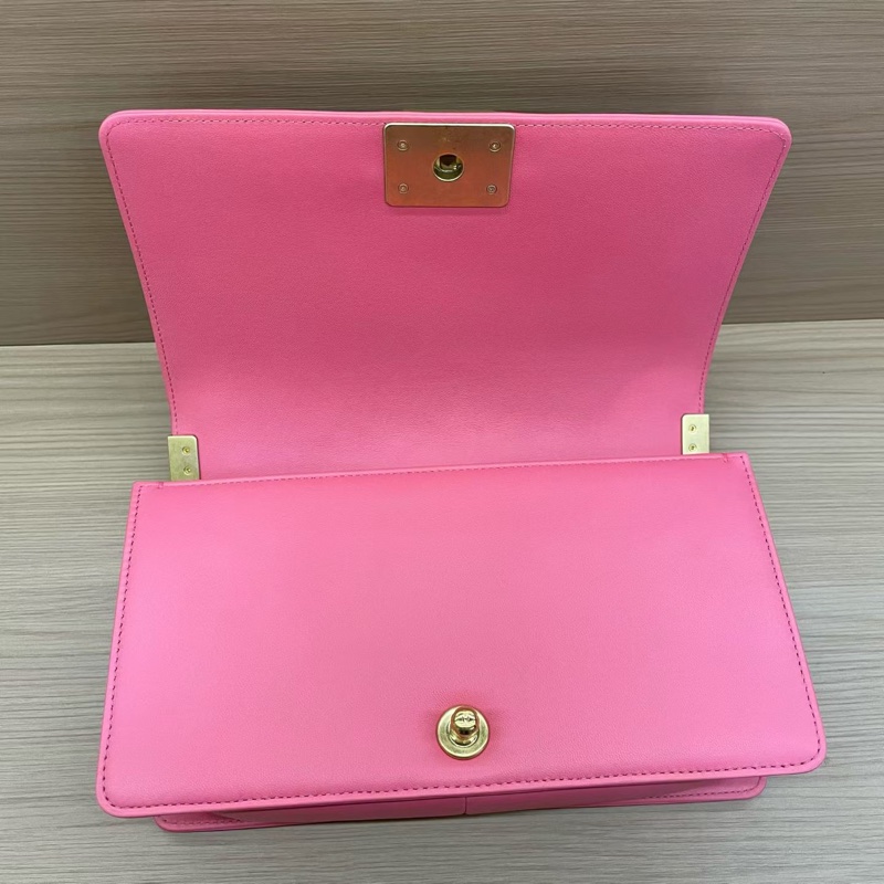 chanel 香奈儿  玫粉 LEBOY 2017年 23開 复古金扣 牛皮中號  單肩斜挎鏈條包 有塵袋 無卡無盒子尺寸底長25*高14*寬8*-6