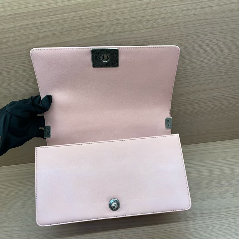 Chanel  LEBOY 淺粉色牛皮 中號 2015年 20開 手提單肩鏈條包 有塵袋 無卡無盒子尺寸底長25*高14*寬8*-6