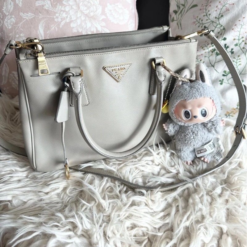 普拉達  殺手包 托特包 手提包 通勤包 腋下包 斜背包 灰色皮革 十字紋皮革 灰色皮革 大象灰 側背包 斜挎包 斜背包 褶皺鏈條包 Prada prada saffiano grey Leather bag/crossbody bag-8