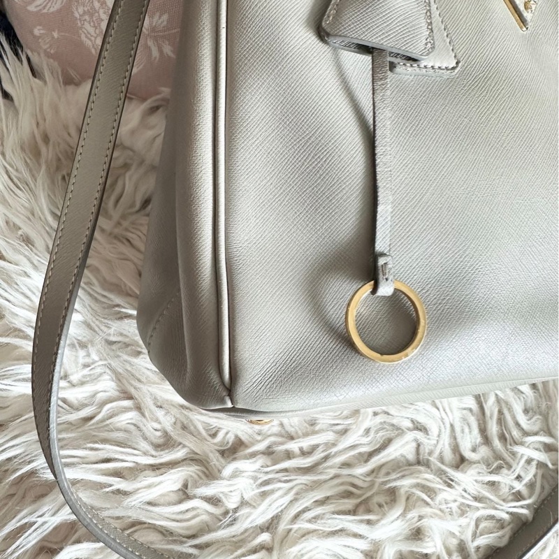 普拉達  殺手包 托特包 手提包 通勤包 腋下包 斜背包 灰色皮革 十字紋皮革 灰色皮革 大象灰 側背包 斜挎包 斜背包 褶皺鏈條包 Prada prada saffiano grey Leather bag/crossbody bag-11