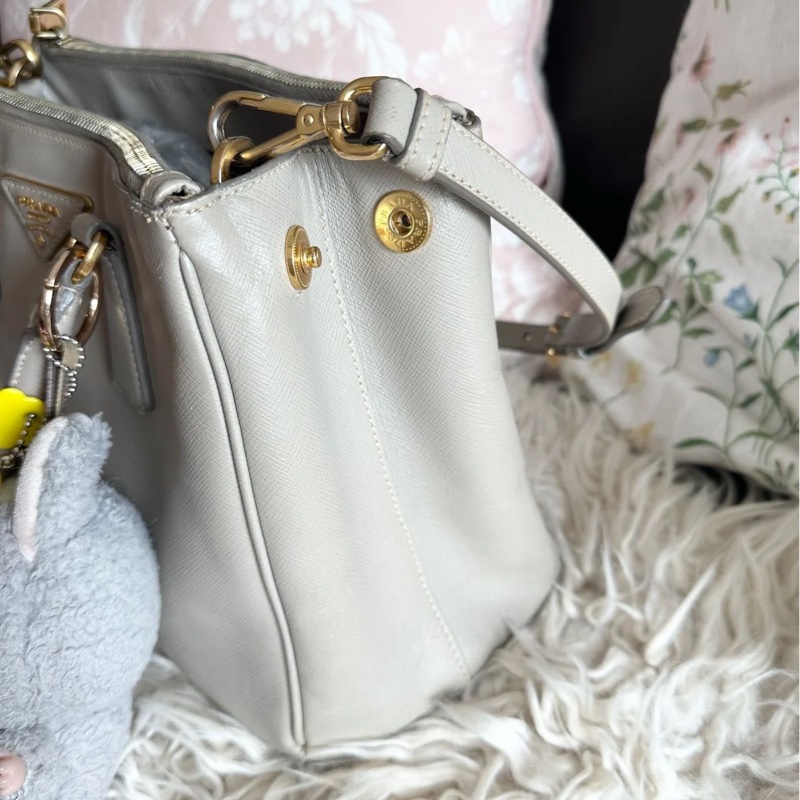 普拉達  殺手包 托特包 手提包 通勤包 腋下包 斜背包 灰色皮革 十字紋皮革 灰色皮革 大象灰 側背包 斜挎包 斜背包 褶皺鏈條包 Prada prada saffiano grey Leather bag/crossbody bag-17