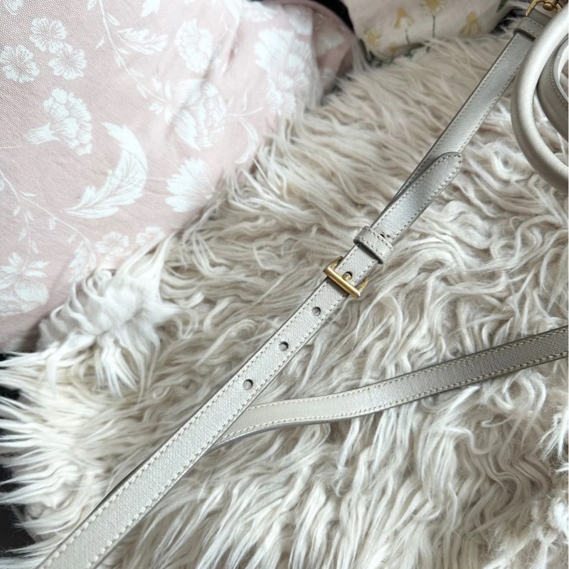 普拉達  殺手包 托特包 手提包 通勤包 腋下包 斜背包 灰色皮革 十字紋皮革 灰色皮革 大象灰 側背包 斜挎包 斜背包 褶皺鏈條包 Prada prada saffiano grey Leather bag/crossbody bag-21