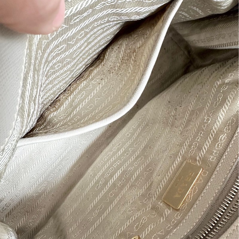 普拉達  殺手包 托特包 手提包 通勤包 腋下包 斜背包 灰色皮革 十字紋皮革 灰色皮革 大象灰 側背包 斜挎包 斜背包 褶皺鏈條包 Prada prada saffiano grey Leather bag/crossbody bag-24