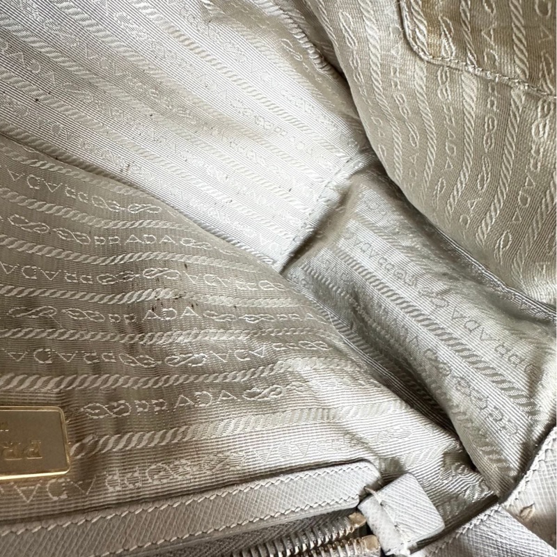 普拉達  殺手包 托特包 手提包 通勤包 腋下包 斜背包 灰色皮革 十字紋皮革 灰色皮革 大象灰 側背包 斜挎包 斜背包 褶皺鏈條包 Prada prada saffiano grey Leather bag/crossbody bag-25