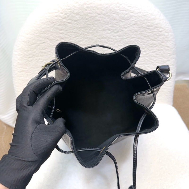 路易威登LV Petit Noé 黑色EPI水波紋Vintage水桶包-9