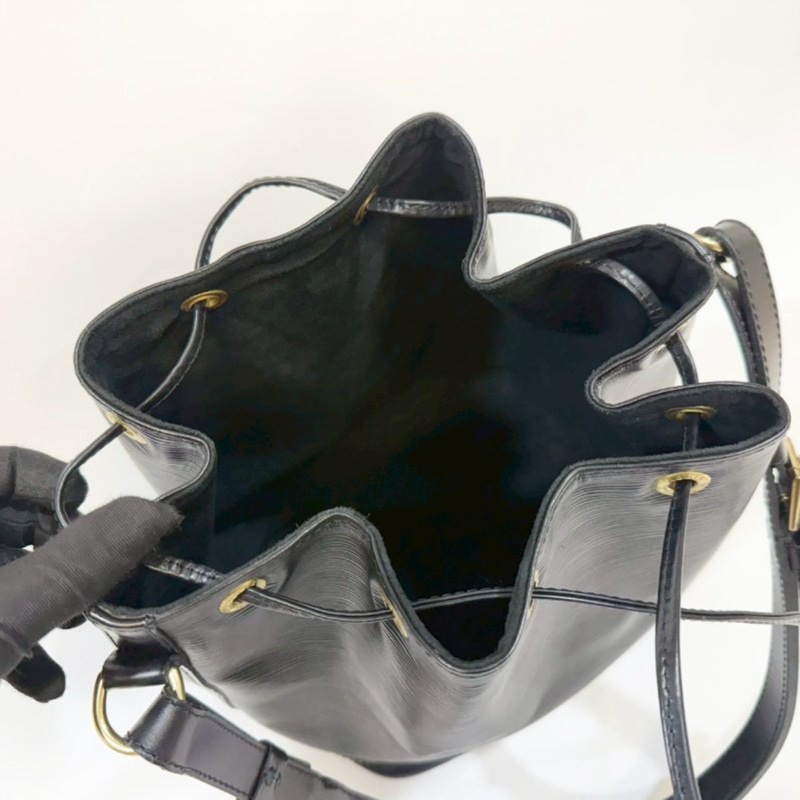 路易威登LV Petit Noé 黑色EPI水波紋Vintage水桶包-21