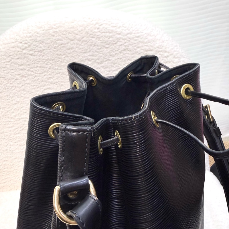 路易威登LV Petit Noé 黑色EPI水波紋Vintage水桶包-22