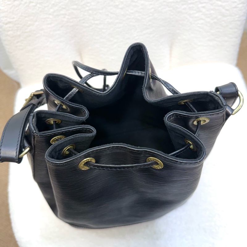 路易威登LV Petit Noé 黑色EPI水波紋Vintage水桶包-24