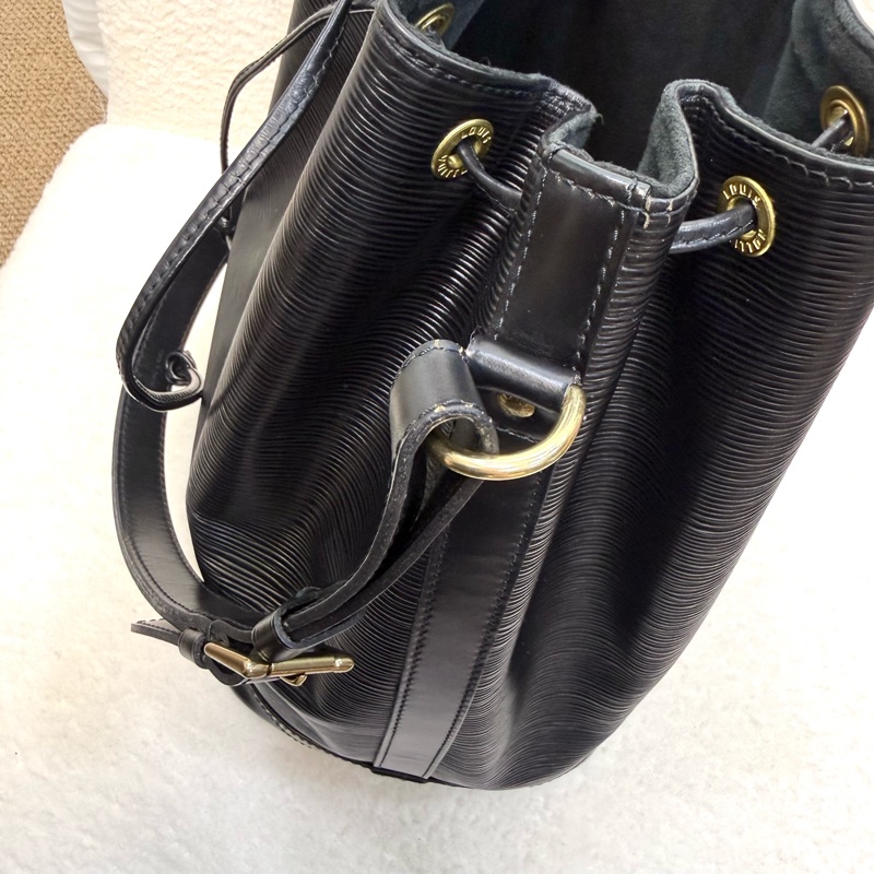 路易威登LV Petit Noé 黑色EPI水波紋Vintage水桶包-26