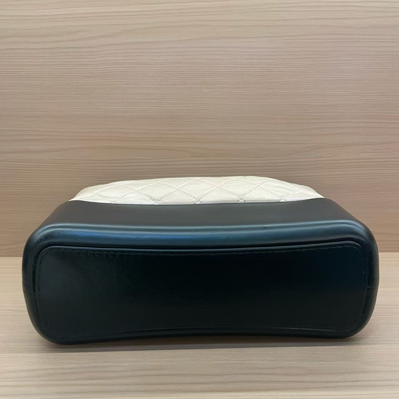 Chanel 香奈儿 Gabrielle 中號 26開 奶茶拼黑色鸳鸯链条流浪包 有塵袋 無卡無盒子 尺寸底長27*高22-4