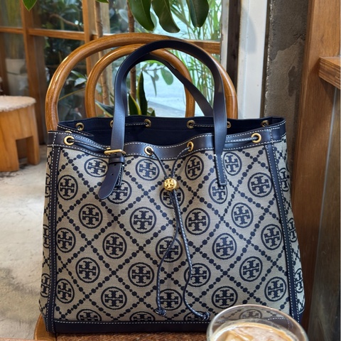 【近全新】Tory Burch T Monogram 經典海軍藍提花水桶托特包（僅背一次、附防塵袋）