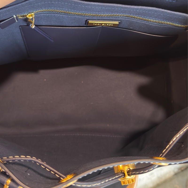 【近全新】Tory Burch T Monogram 經典海軍藍提花水桶托特包（僅背一次、附防塵袋）-9