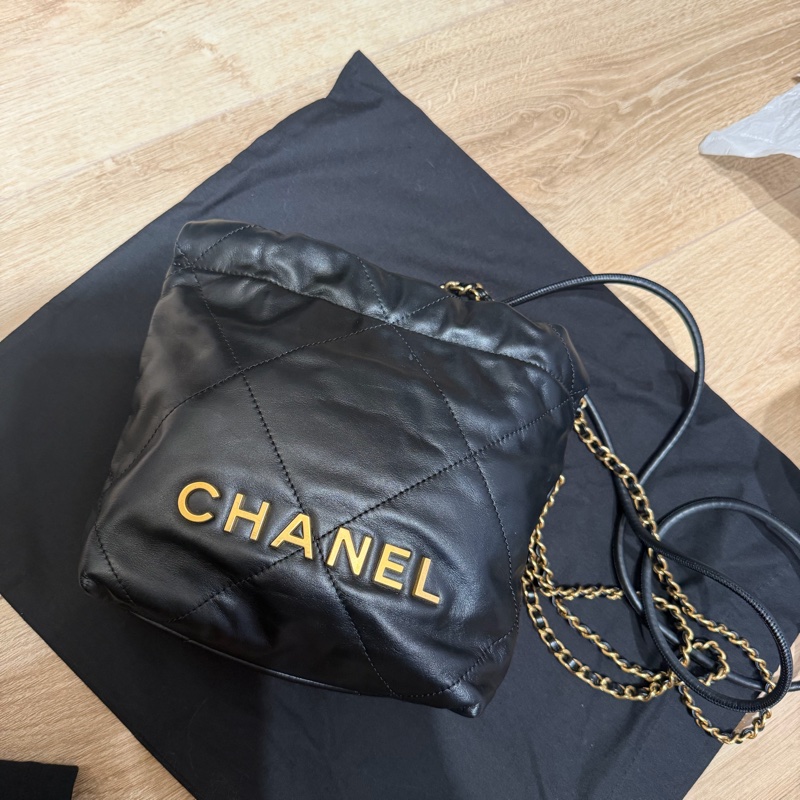 “全網最低價”Chanel22 mini 亮面小牛皮金屬黑-3