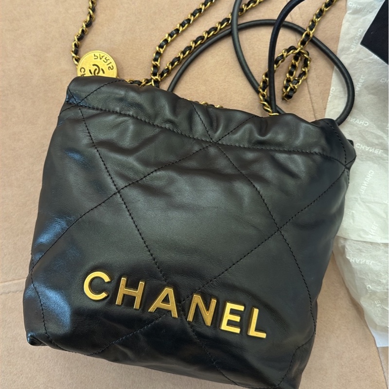 “全網最低價”Chanel22 mini 亮面小牛皮金屬黑-4