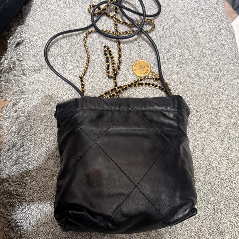 “全網最低價”Chanel22 mini 亮面小牛皮金屬黑-12