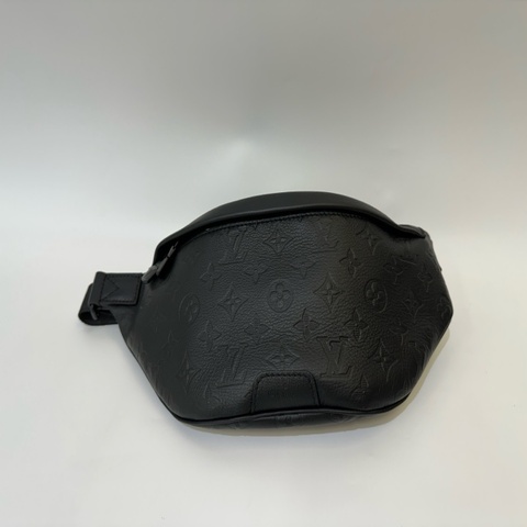 Lv 黑牛皮壓紋Discovery PM 胸口包