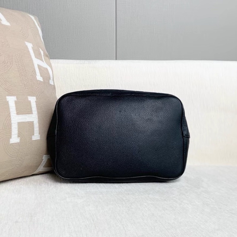 Louis Vuitton路易威登NeoNoé中號黑金壓紋老花牛皮水桶包🪣-13