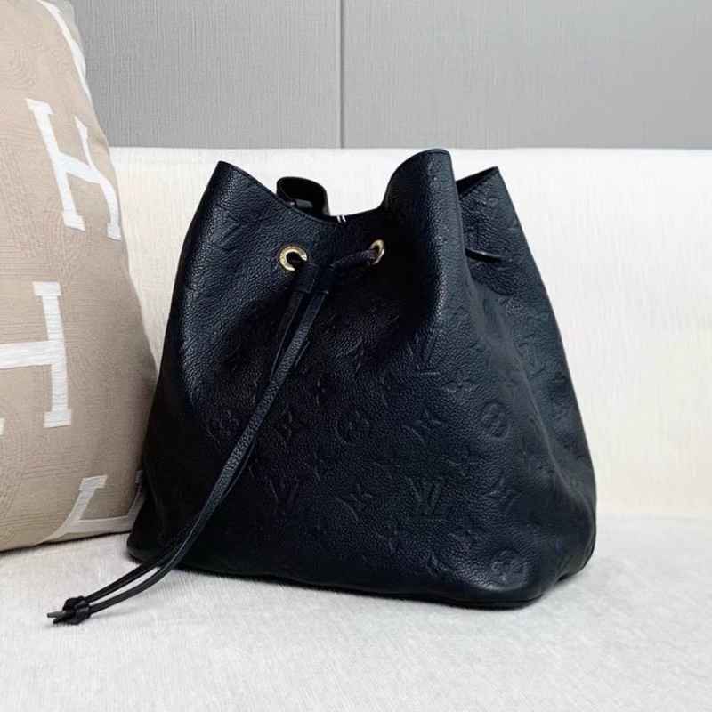 Louis Vuitton路易威登NeoNoé中號黑金壓紋老花牛皮水桶包🪣-14