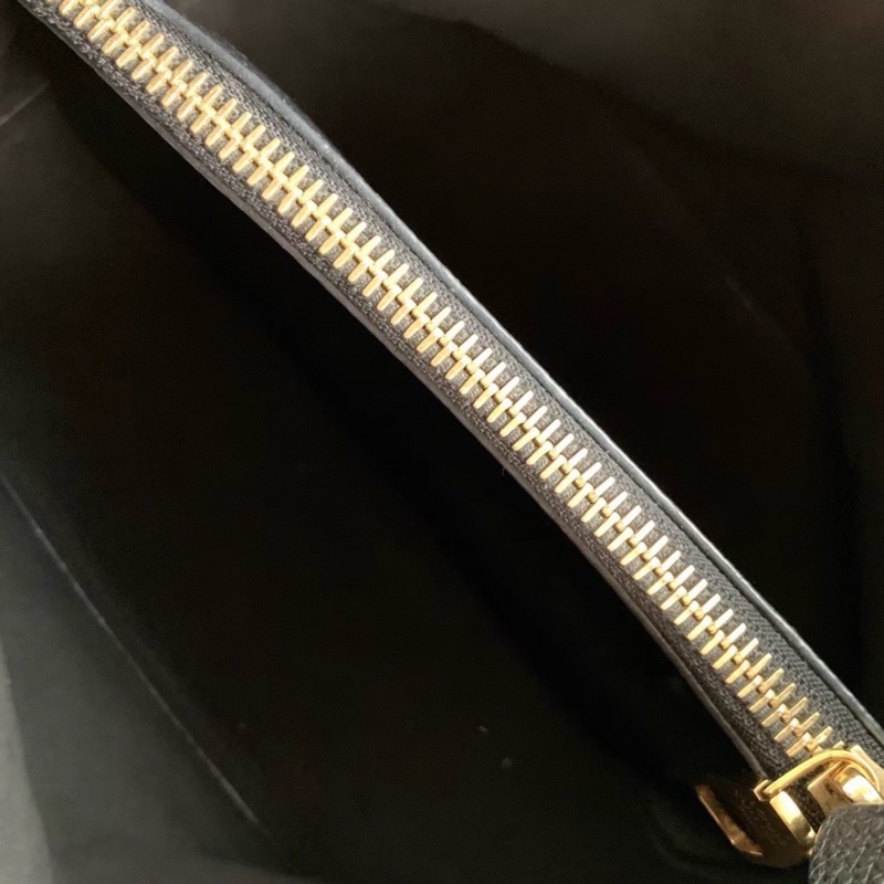 Louis Vuitton路易威登NeoNoé中號黑金壓紋老花牛皮水桶包🪣-15