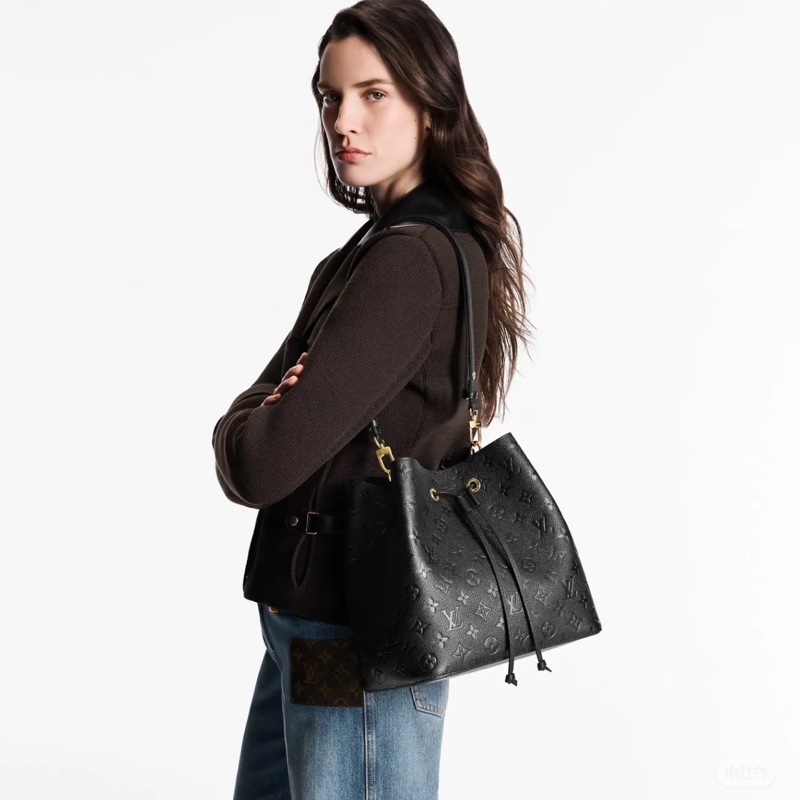 Louis Vuitton路易威登NeoNoé中號黑金壓紋老花牛皮水桶包🪣-17