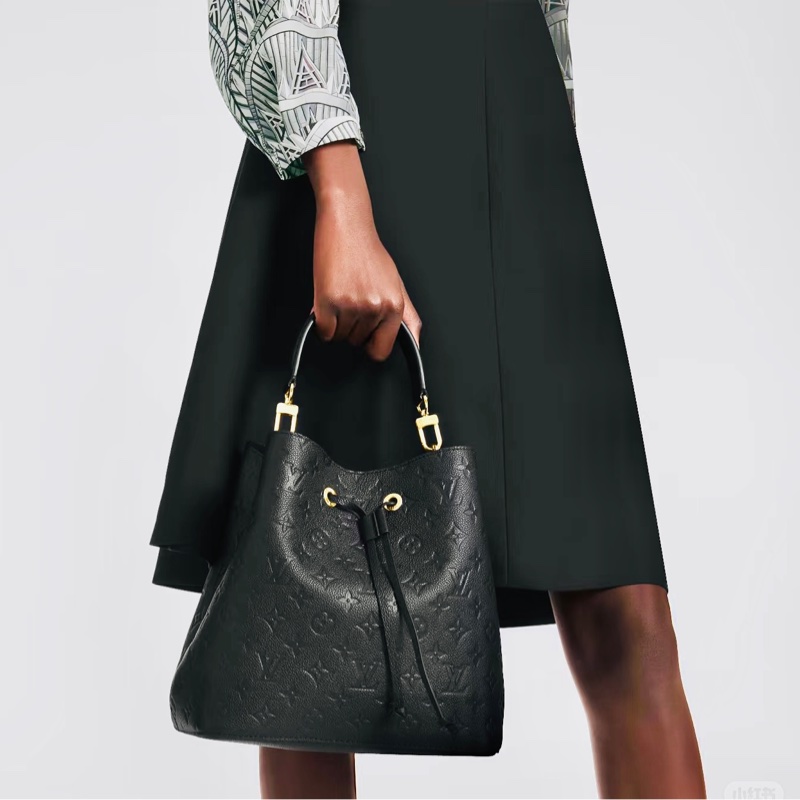 Louis Vuitton路易威登NeoNoé中號黑金壓紋老花牛皮水桶包🪣-19