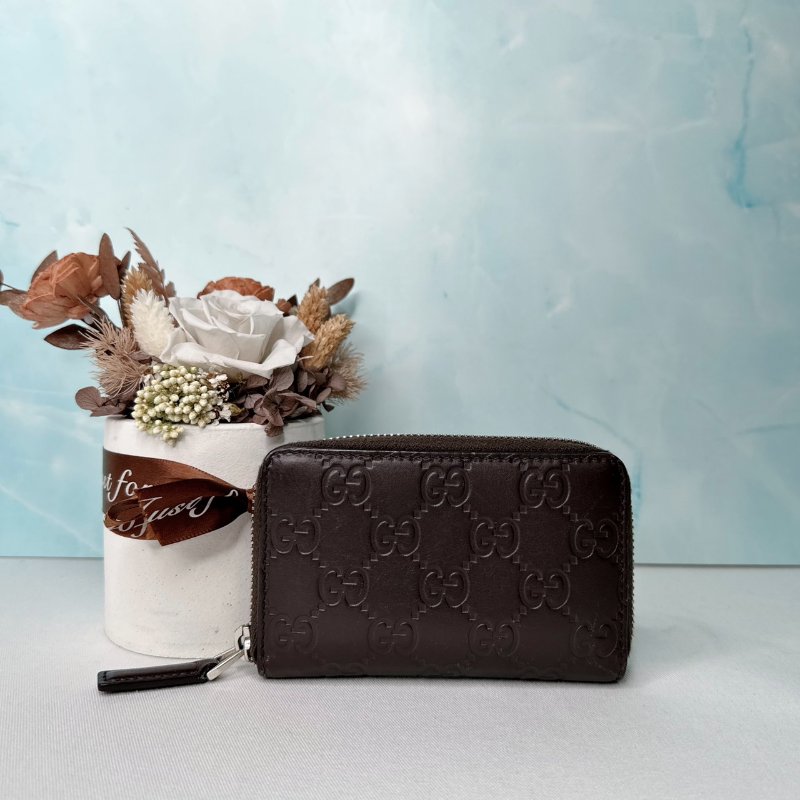 GUCCI 深咖GG皮革壓紋拉鍊卡包-0