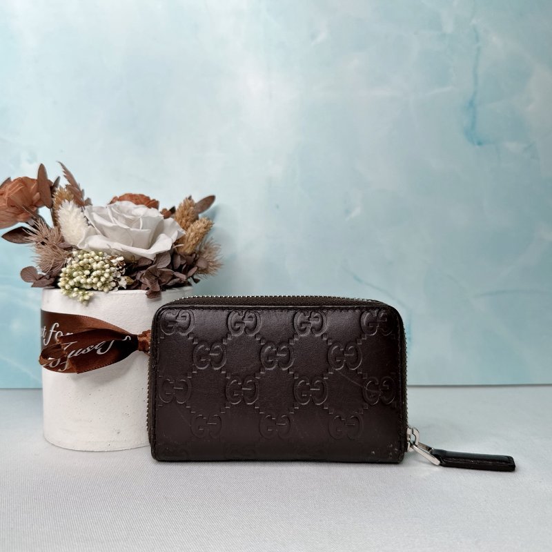 GUCCI 深咖GG皮革壓紋拉鍊卡包-1