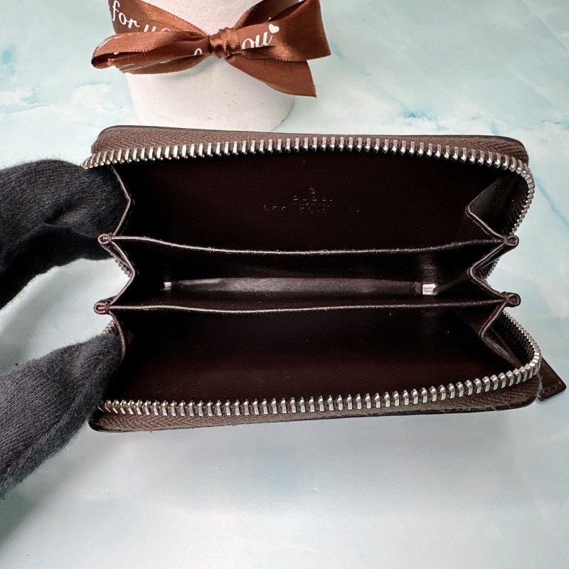 GUCCI 深咖GG皮革壓紋拉鍊卡包-4